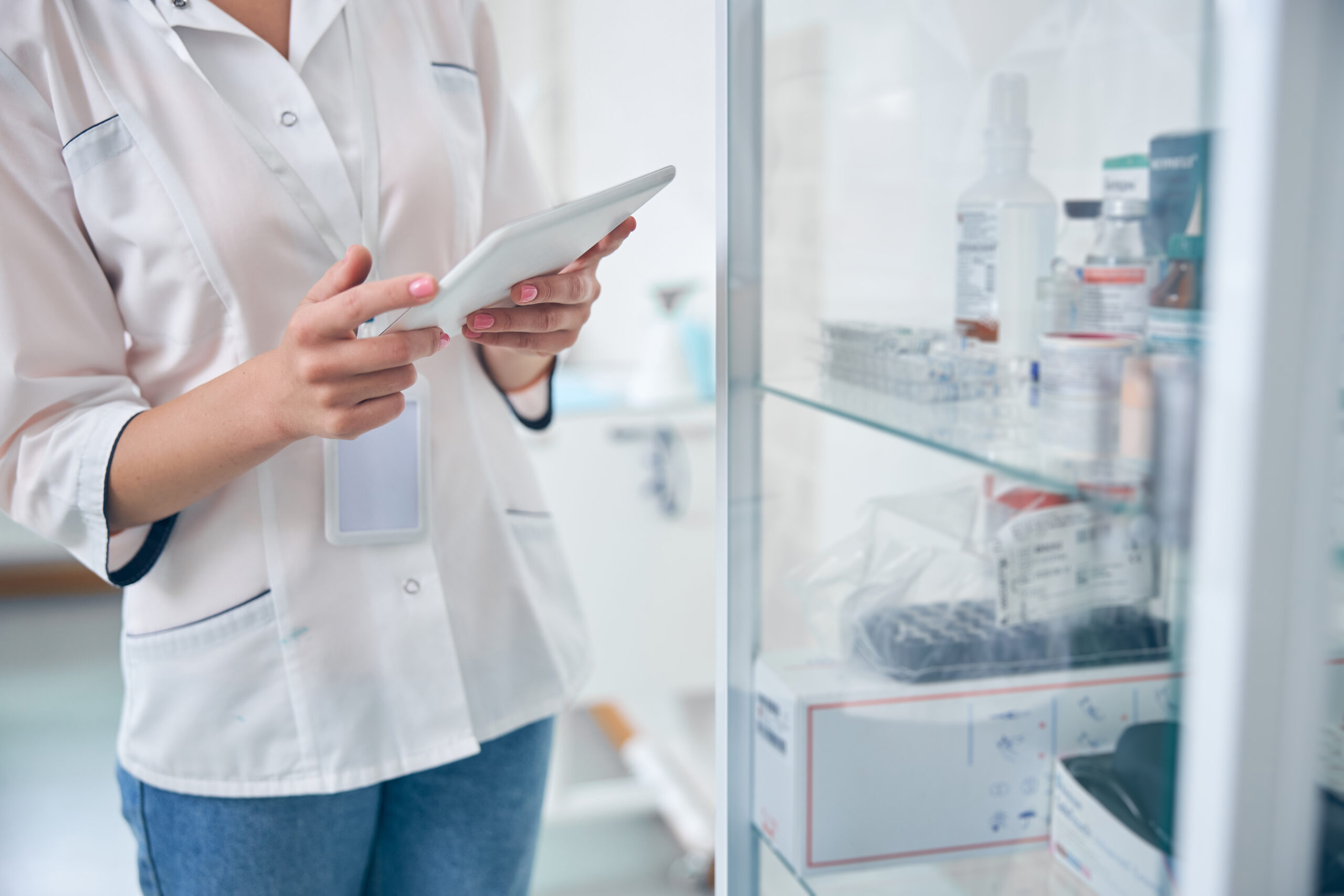 Temperature monitoring pharmacy